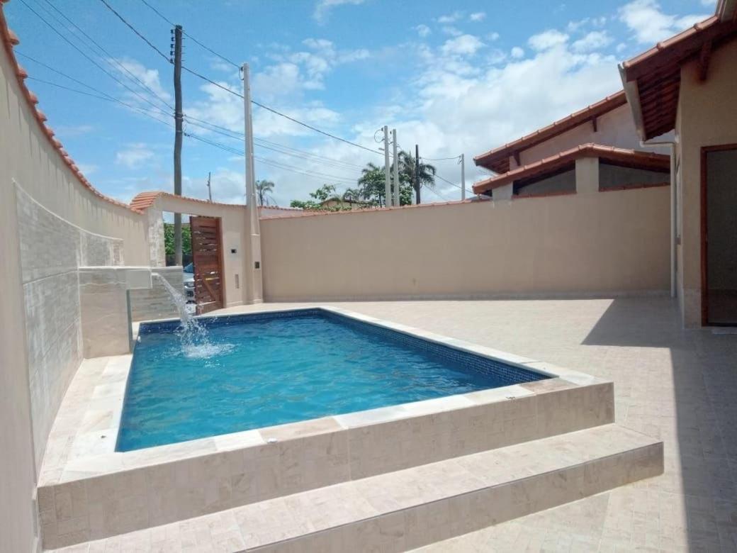 Casa Nova Com Piscina Em Itanhaem!! Holiday home *