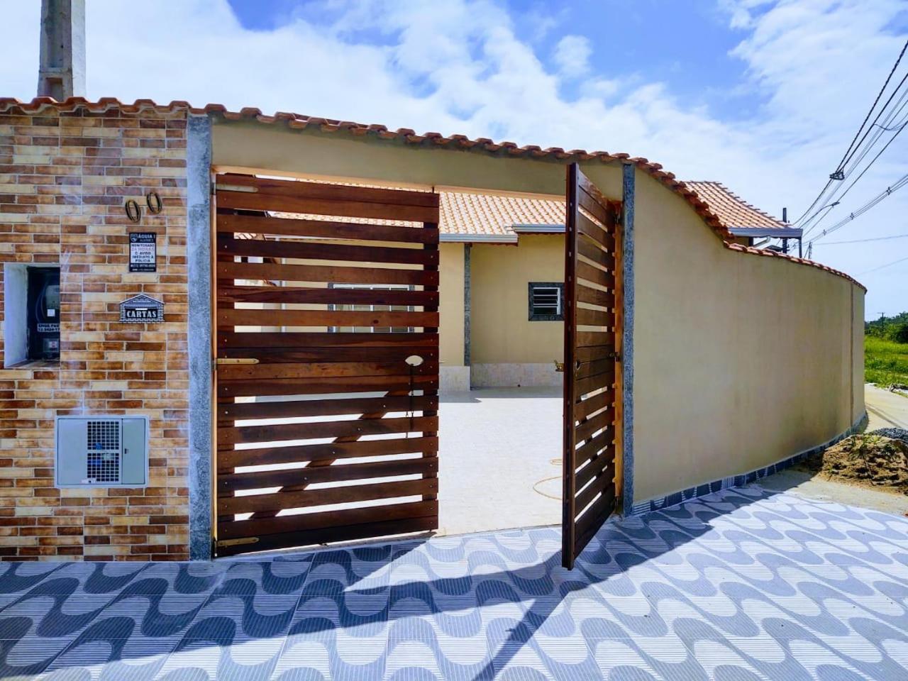Casa Nova Com Piscina Em Itanhaem!! Holiday home